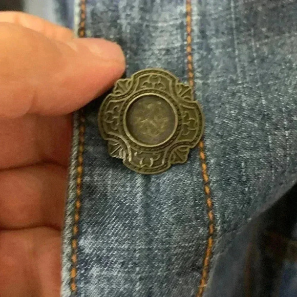 Live a Little Lightweight, Medium Wash Denim Shirt, V Neck, roll Up Sleeves - Picture 6 of 6